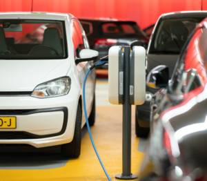 Installation de borne de recharge dans un parking : comment se prémunir des risques ?