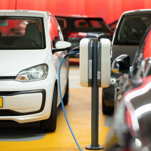 Installation de borne de recharge dans un parking : comment se prémunir des risques ?